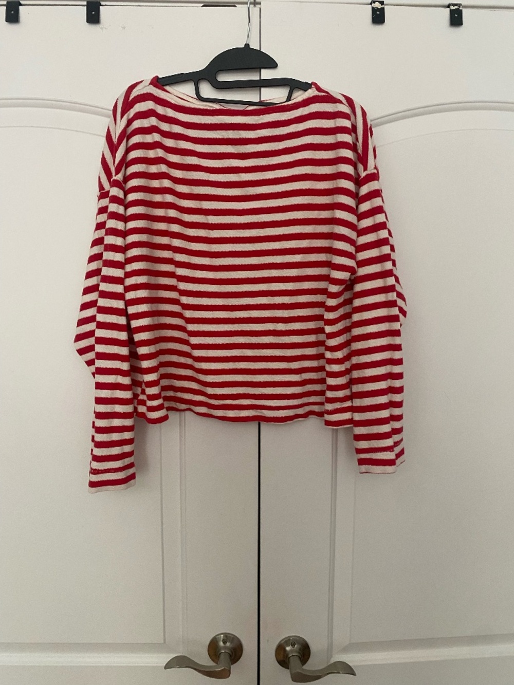 Red-Cream Boatneck Top; Universal Thread; Size L; Great Condition; 100% Cotton